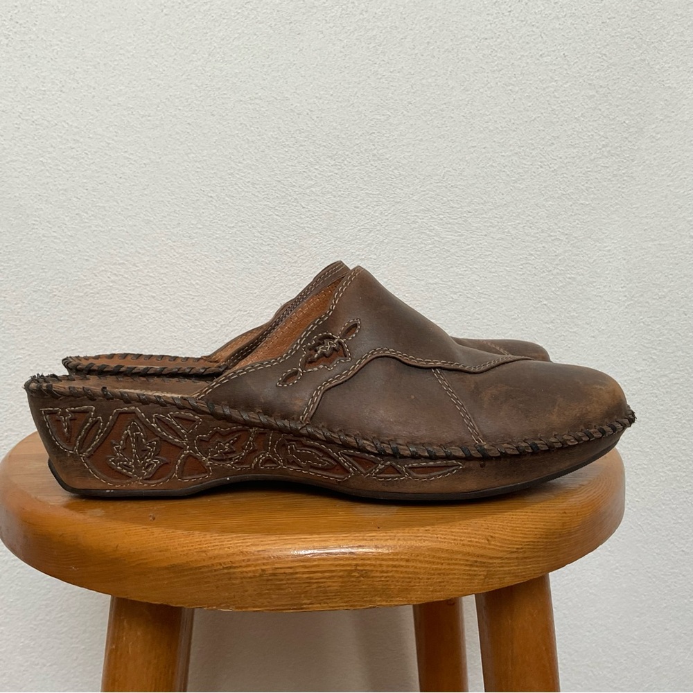 Clarks Artisan Collection Brown Leather Intricate Stitching Mule Size 8.5 Medium